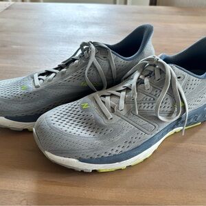 Men’s New Balance 880 v13 Light Gray and Blue Running Shoes